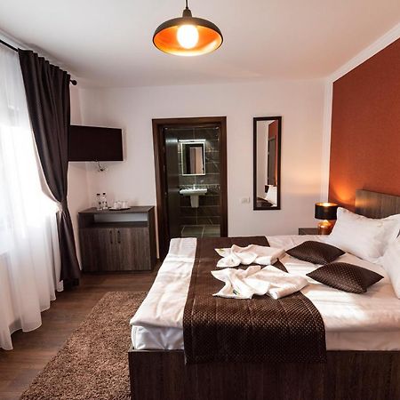 Casa Raisa Hotel Busteni Luaran gambar